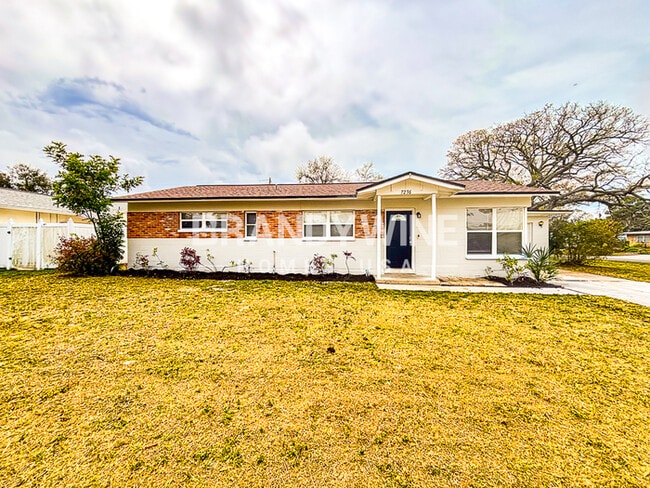 Building Photo - 7236 Darien Way