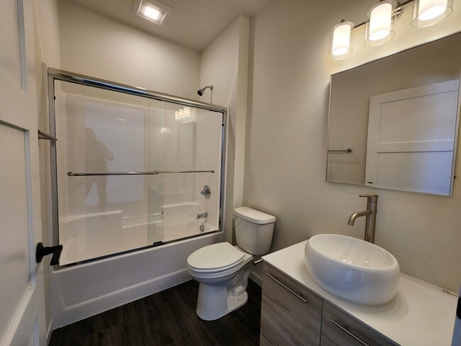 Photo - 812 7th St SW Unit B