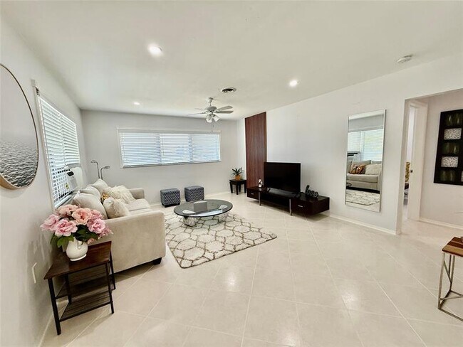 Photo - 23 NE 19th Ave