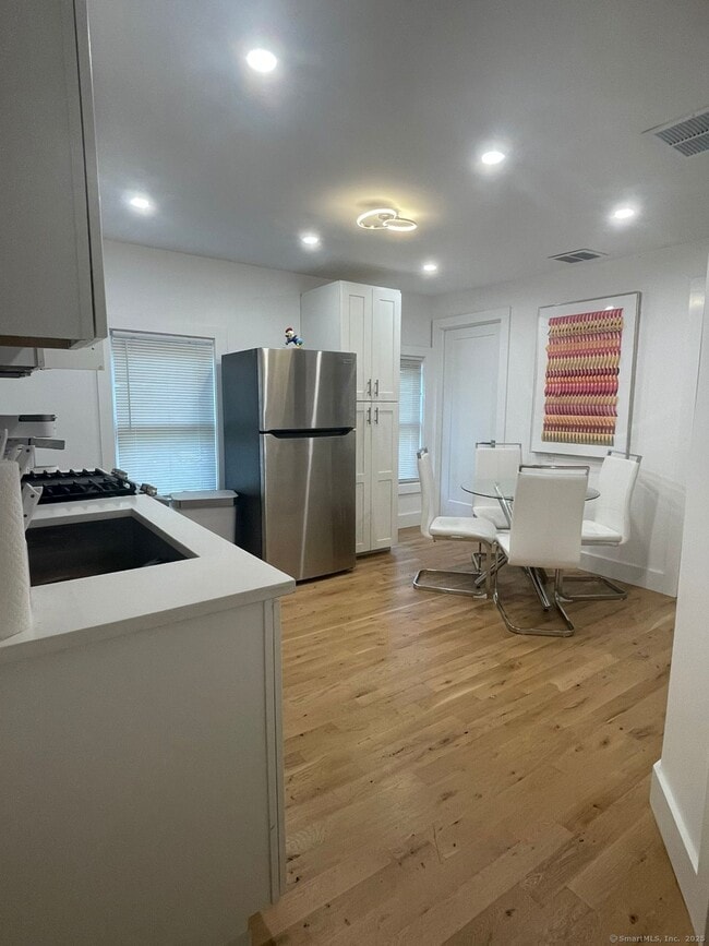 Building Photo - 459 Blatchley Ave Rental