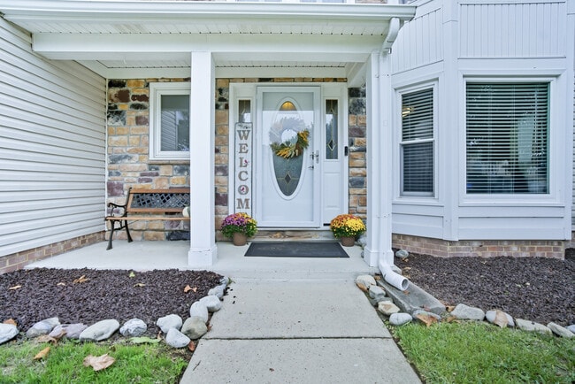 Photo - 1097 Honeycutt Way