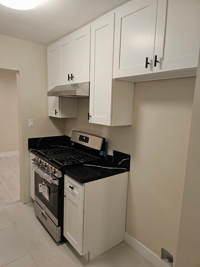 Photo - 2017 W Victory Blvd House