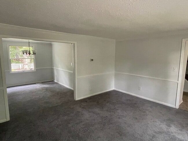 Photo - Spacious Chesterfield 2 Story