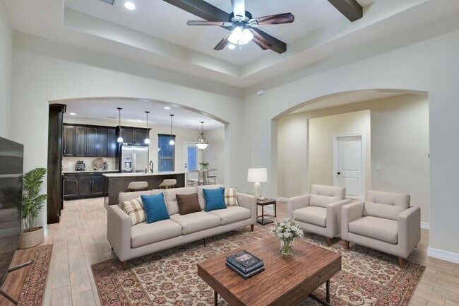 Photo - 118 N Buckhorn Dr