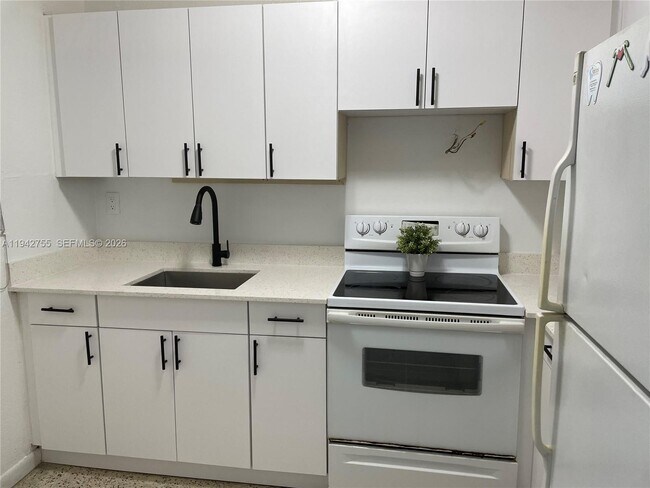 Photo - 142 SW 18th Ave Unit 19