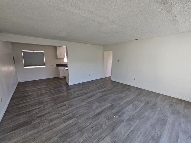 Building Photo - 2385 Chanslor St Unit #3