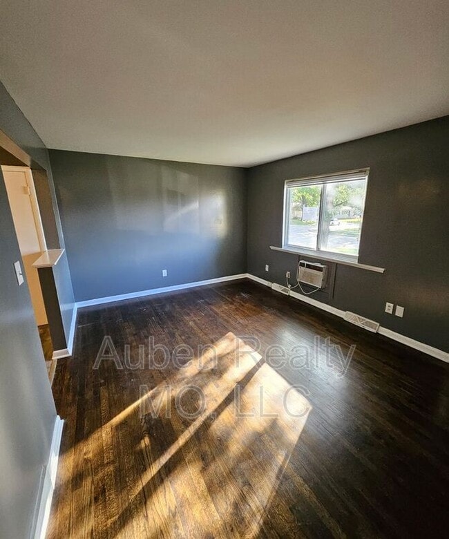 Photo - 5247 Hadley St Unidad 5247/ 5249 Hadley St.