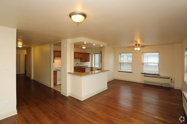 The Shorecrest Apartments For Rent in Milwaukee, WI