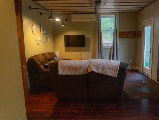 14 Mastuxet Ave