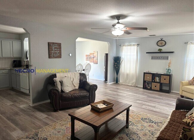 11922 Meadow Wells