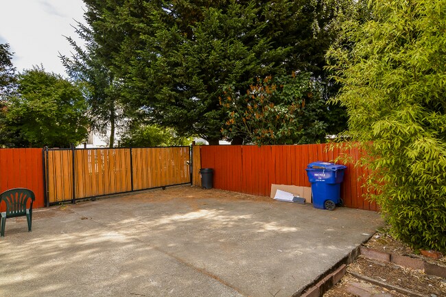 Photo - 512 N 79th St Unit B