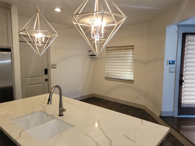 Photo - 4914 Rose St