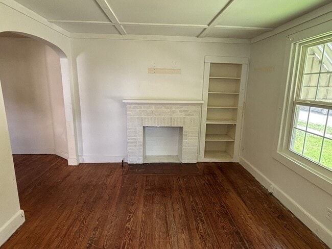 Photo - 147 Center St