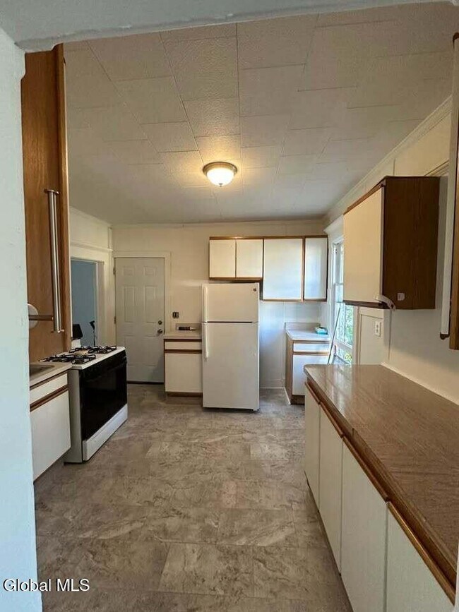 Photo - 169 Kingsboro Ave