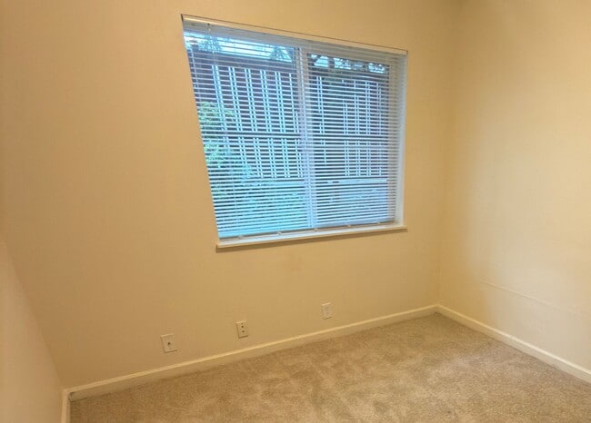 Husky Court Apartments