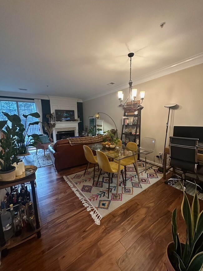 Sala de estar/Comedor - 1813 Kenwood Ave