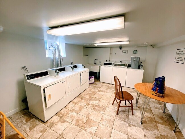 Photo - 3933 N Clarendon Ave Unit 502