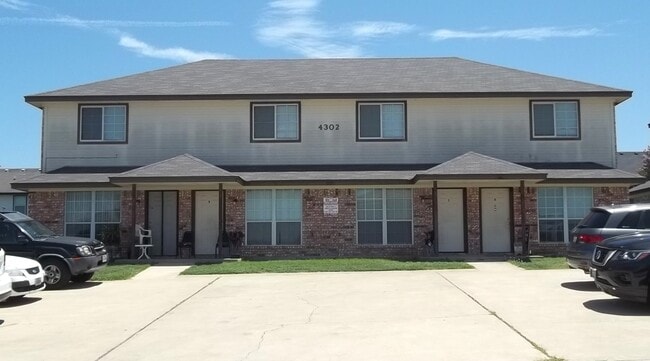 Building Photo - 4302 Sylvia Dr Unit B Rental