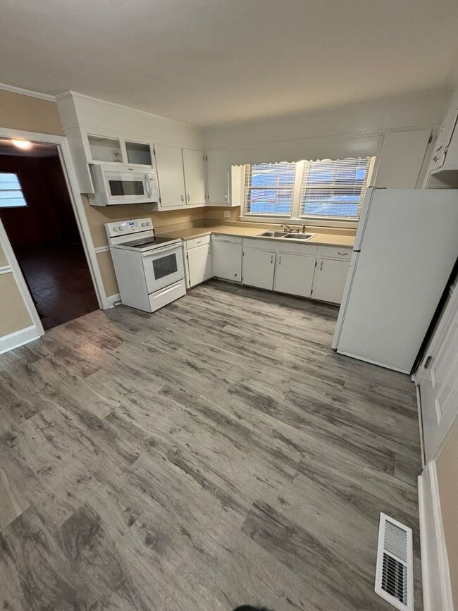 1042 Westover Cir