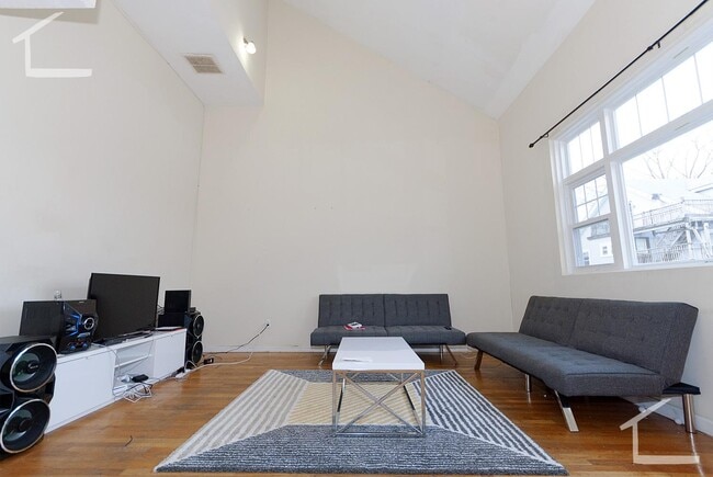 Photo - 131 Glenville Ave