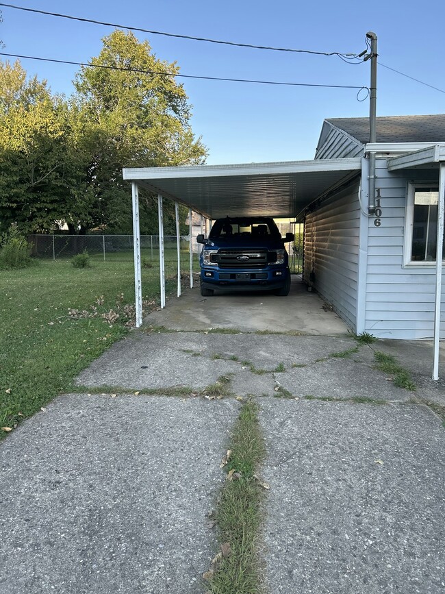 Photo - 1106 Rossiter Dr