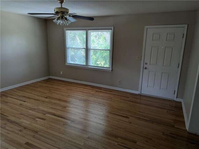 Photo - 514 Clover Dr Unit 4