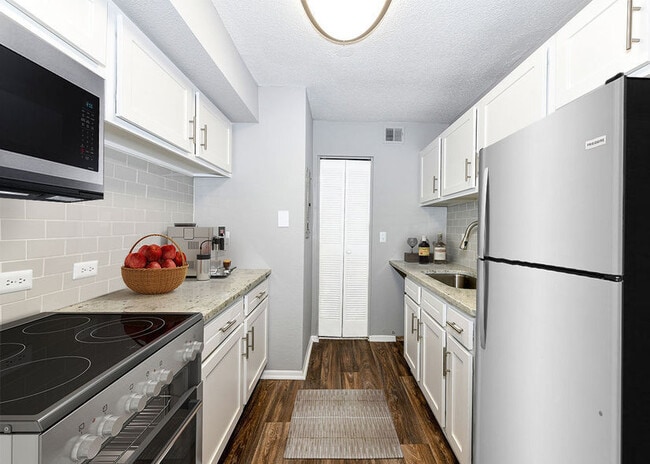 Photo - Crossing at Holcomb Bridge