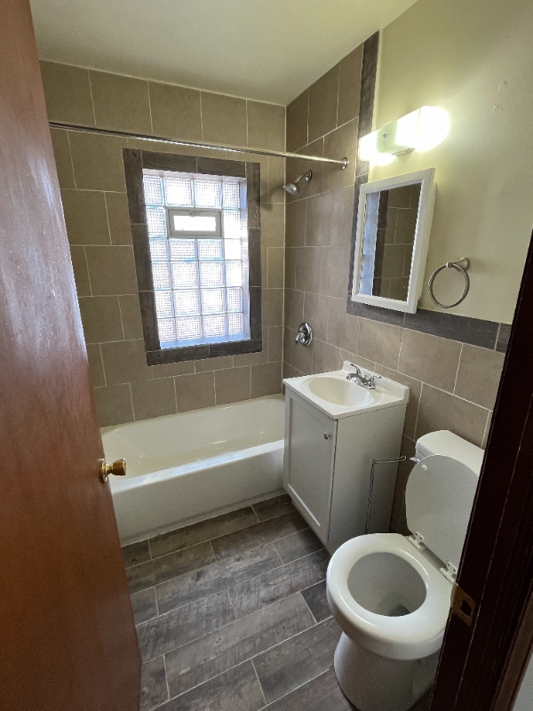 5723 W Lincoln Ave Unit 4
