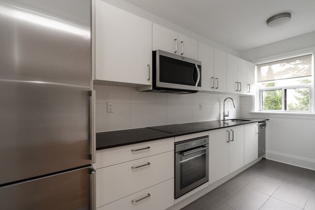 Building Photo - 143 Arlington Ave Unit 11