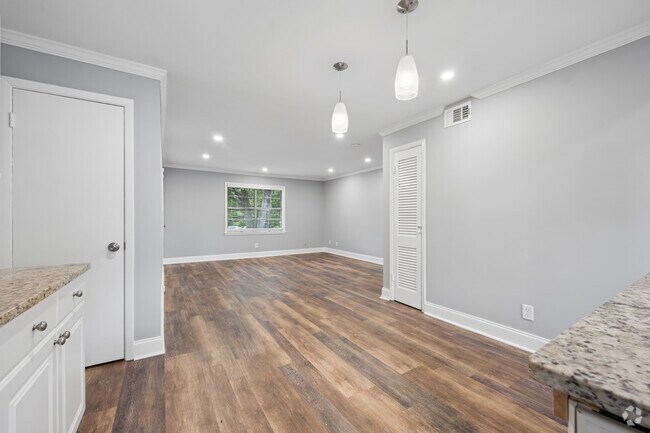 2BR, 2BA - 1,000SF - Dining Room