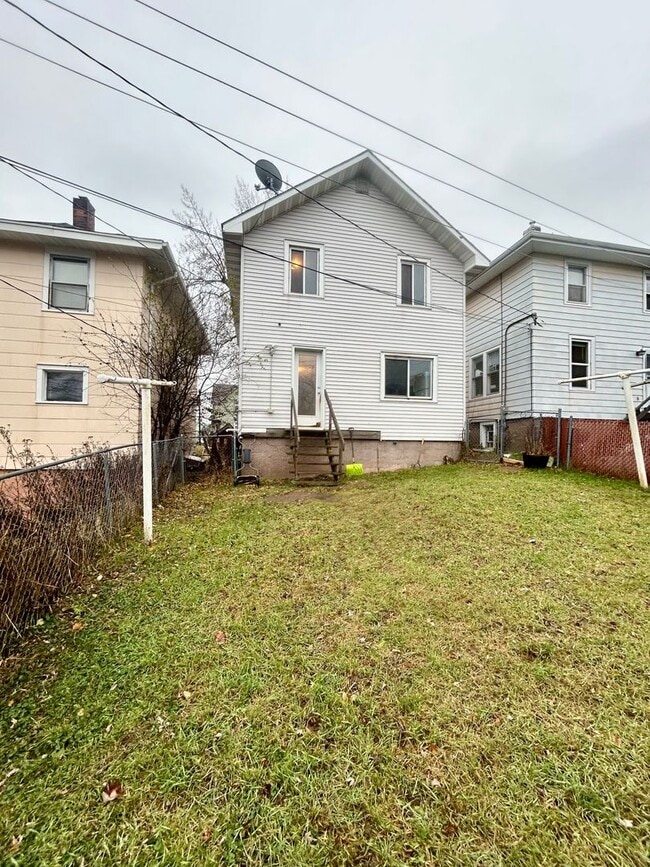 Photo - AVAILABLE December! - 3 Bed 1 Bath Home - With Fenced In Yard!