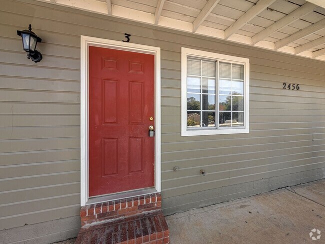 Building Photo - 2456 N Brophy Circle - Great Central Location Rental