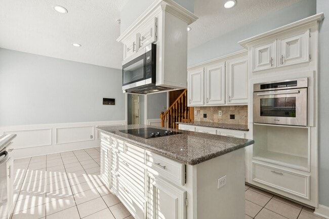 Building Photo - 14819 Walbrook Dr