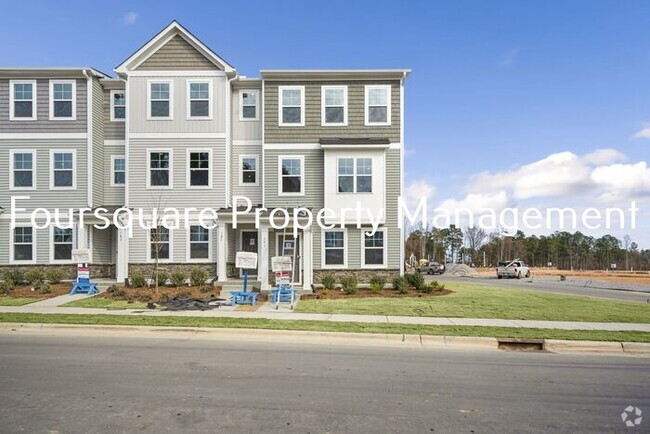 Building Photo - End Unit Town Home | 2nd Floor Back Deck |...