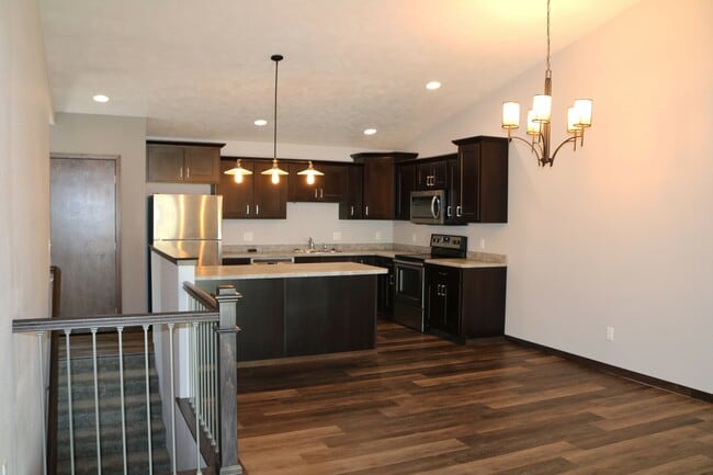 Building Photo - 3604 S Outfield Cir