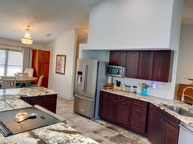 Photo - 572 Belvedere Ct