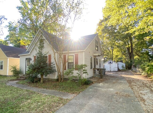 Photo - 4 bed, 2 bath near the University of Memphis