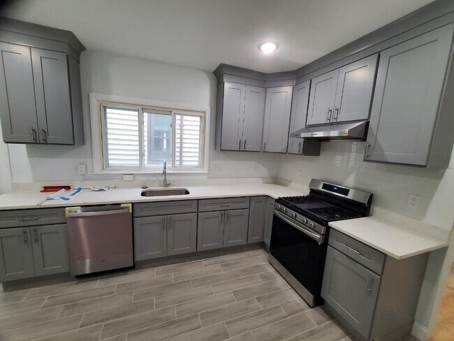 Photo - 240 Leyden St Unidad 3