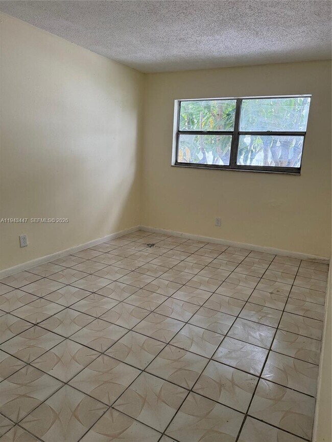 Photo - 15163 NE 6th Ave