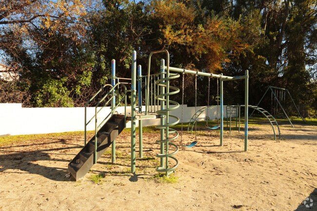 Photo - Grapevine Apartments