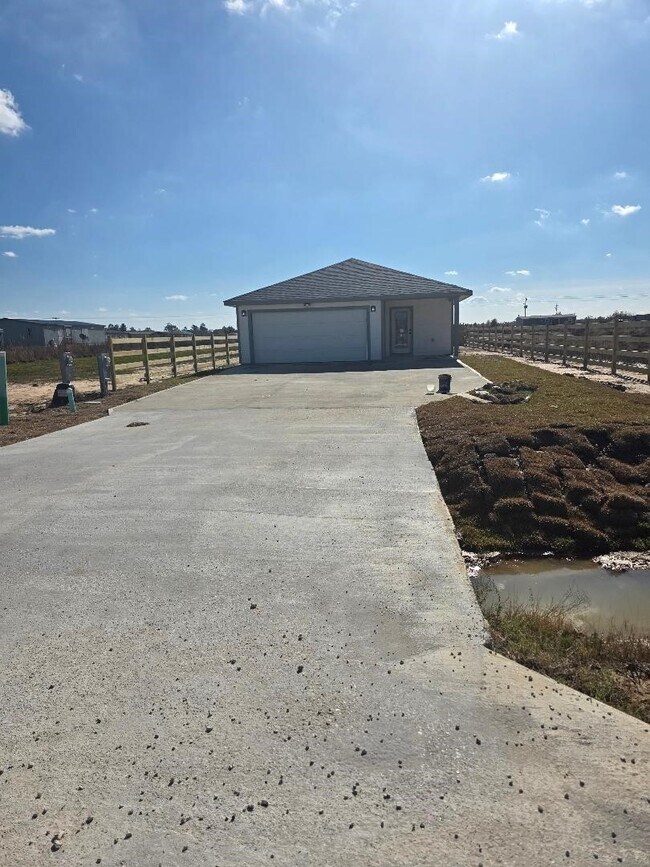 Building Photo - 952 Rd 5858