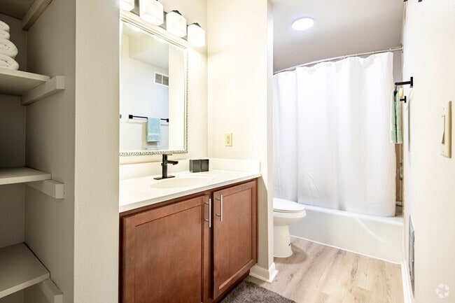 1BR, 1BA - 692SF - Sycamore Woods