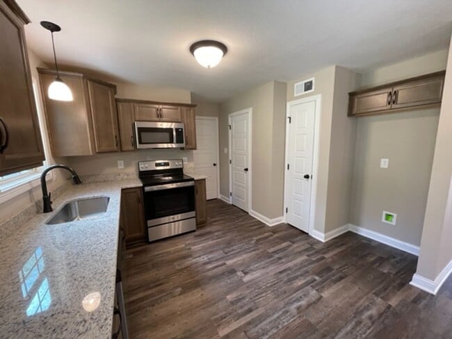 Photo - 3 Bedroom 2 1/2 Bathroom Home!