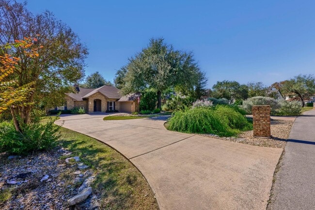 Photo - 205 Tellus St