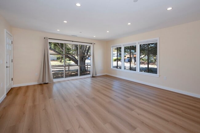 Photo - Remodeled Mesa Home Steps From Shoreline Park!