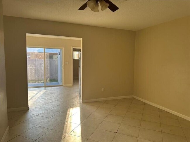 Photo - 6109 SW 30th St Unit 1
