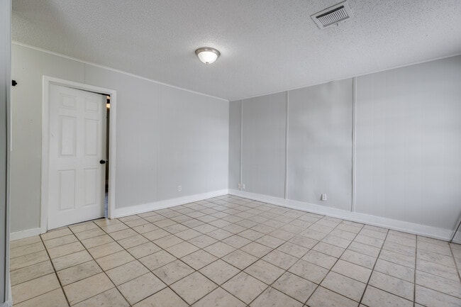 Photo - Savoy apartments Unit 4