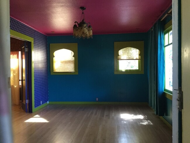 Photo - Charming 2 bedroom 1 Bath Close to Midtown!