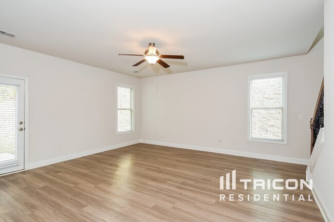 Photo - 16 Ireland Pt