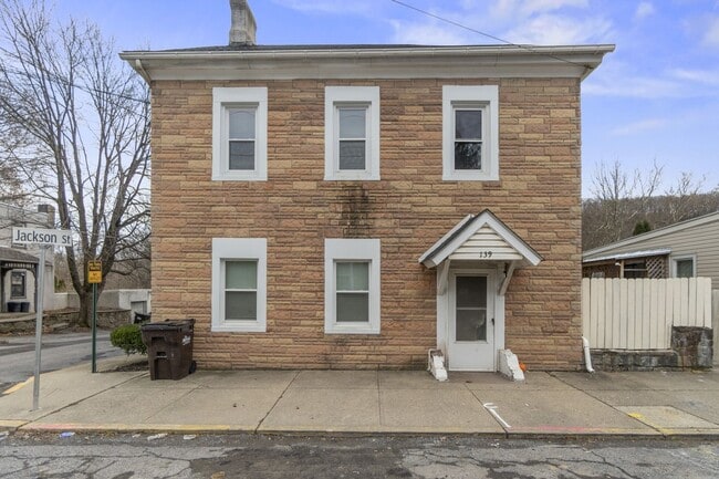 Photo - 137-139 Main St Unit 139-1